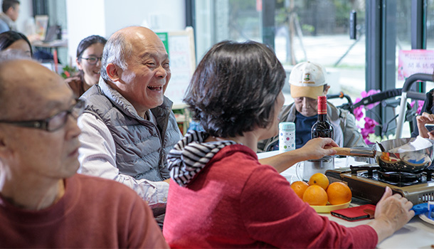 一鍋香料紅酒，拉近人的距離也活化大腦