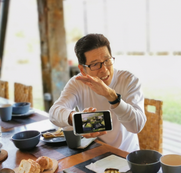 嚴長壽展示蘭嶼傳統地下屋之美