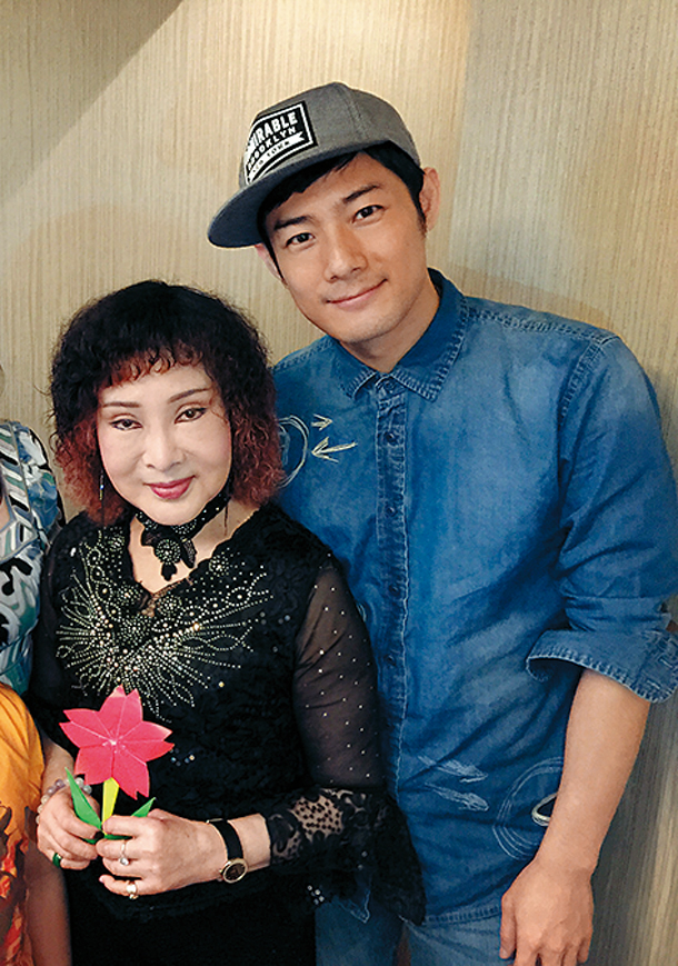 施易男-小明明