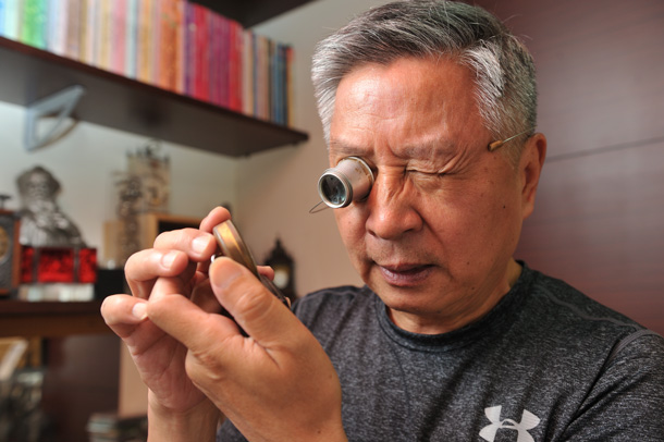 除了收藏鑑賞，江育誠對古董鐘錶的熱愛更促使他進一步鑽研，成了機械工藝大師。