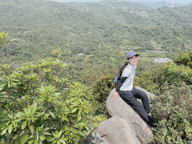 田中千繪攝於台北金面山步道。她說，年齡增加讓自己更欣賞自然的美。