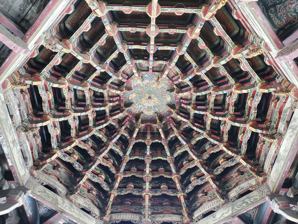 鹿港龍山寺八角藻井